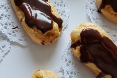 Soesjes met chocolade en pudding