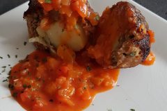 aardappelnestje met paprikasaus